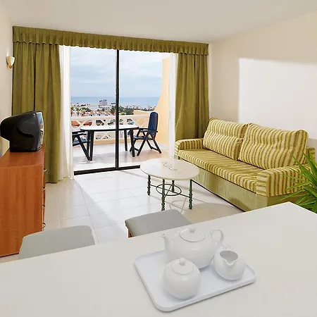 Paradise Court Aparthotel 2*
