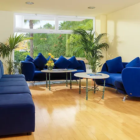 Paradise Court Aparthotel