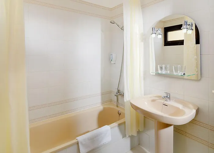 Paradise Court Aparthotel