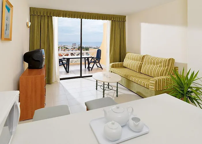 Paradise Court Aparthotel 2*